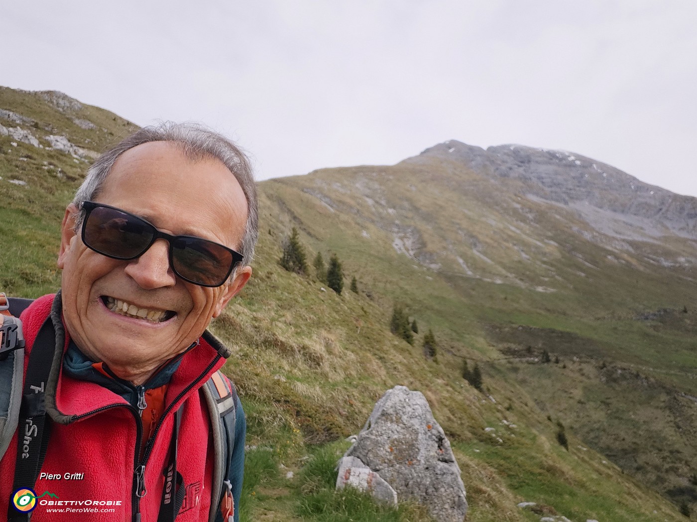 19 Sul sent. 237 con vista in Arera.jpg
